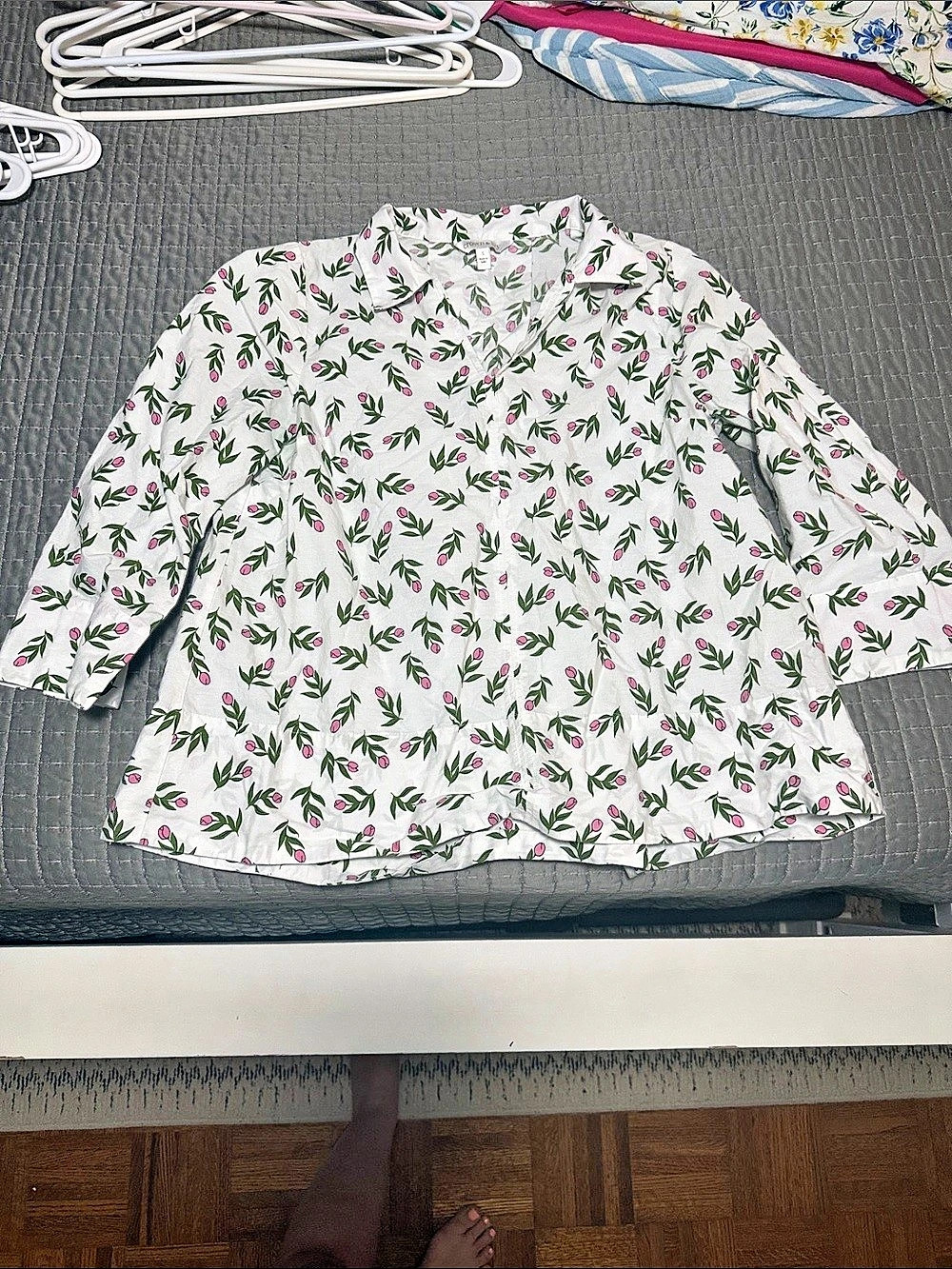 crown & ivy Floral Blouse in White & Pink Size Small Like New